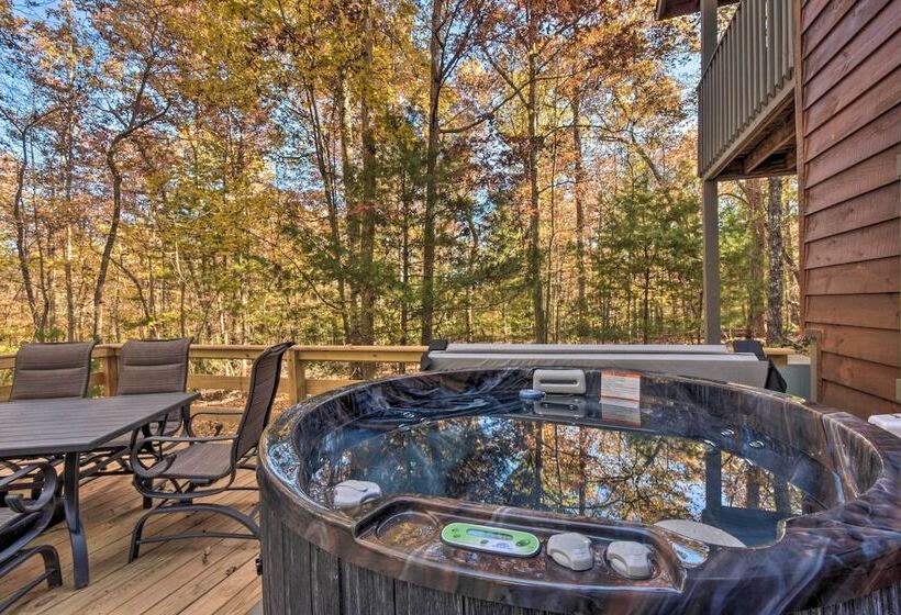 Spacious Cabin W/ Furnished Deck + Hot Tub!