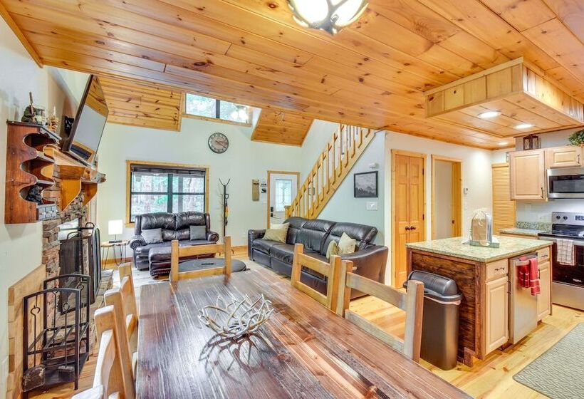 Spacious Cabin W/ Furnished Deck + Hot Tub!