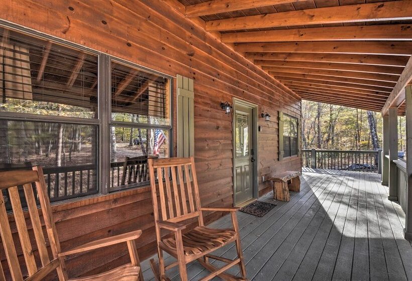 Spacious Cabin W/ Furnished Deck + Hot Tub!