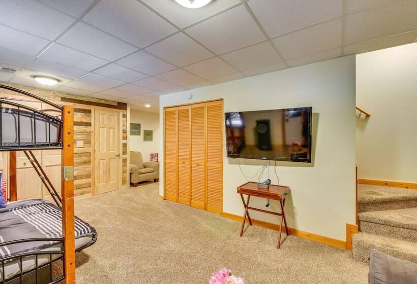 Spacious Cabin W/ Furnished Deck + Hot Tub!