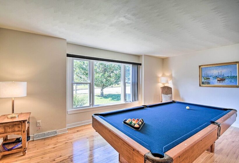 Spacious Chesapeake Home W/ Pool Table!