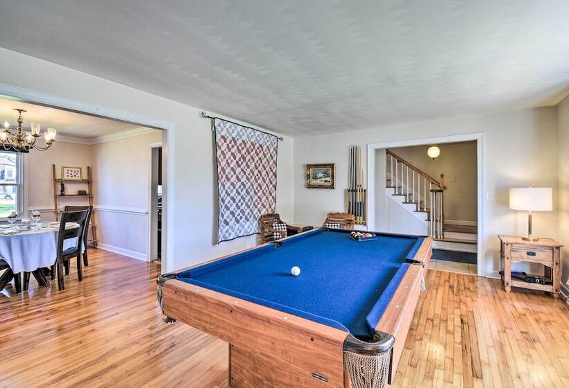 Spacious Chesapeake Home W/ Pool Table!