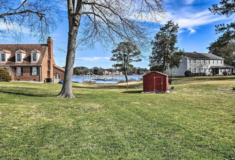 Spacious Chesapeake Home W/ Pool Table!