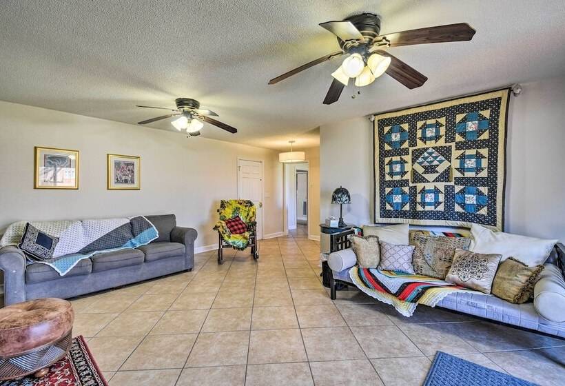 Spacious Chesapeake Home W/ Pool Table!