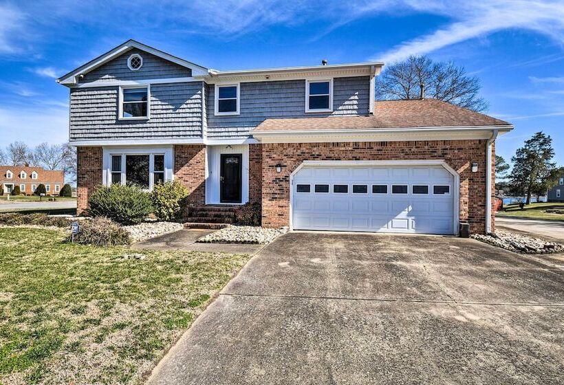 Spacious Chesapeake Home W/ Pool Table!