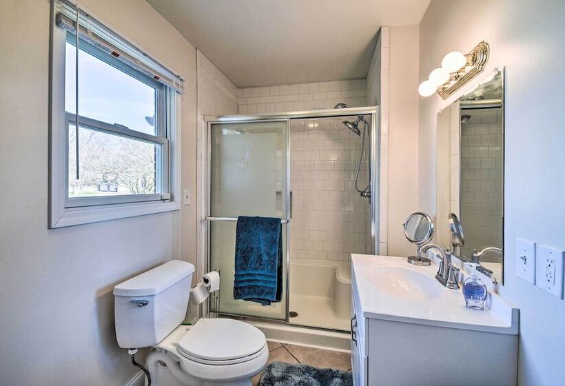 Spacious Chesapeake Home W/ Pool Table!