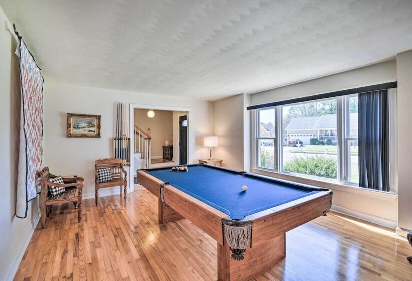 Spacious Chesapeake Home W/ Pool Table!