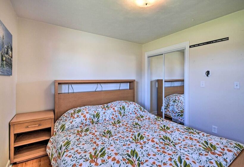 Spacious Chesapeake Home W/ Pool Table!