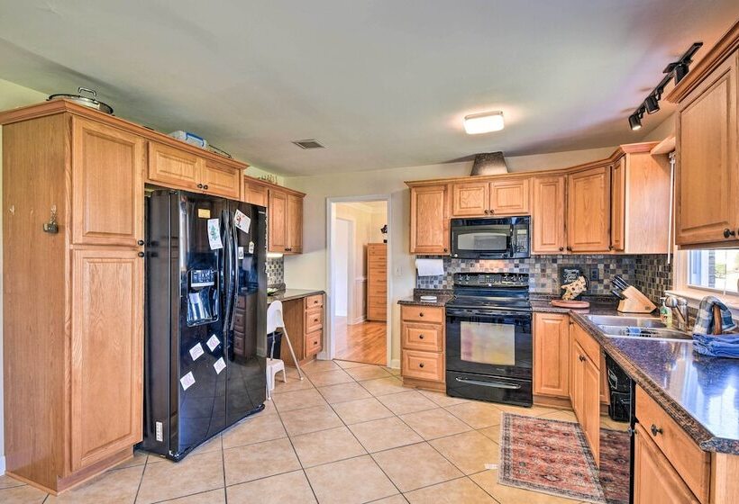 Spacious Chesapeake Home W/ Pool Table!