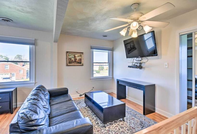 Spacious Chesapeake Home W/ Pool Table!