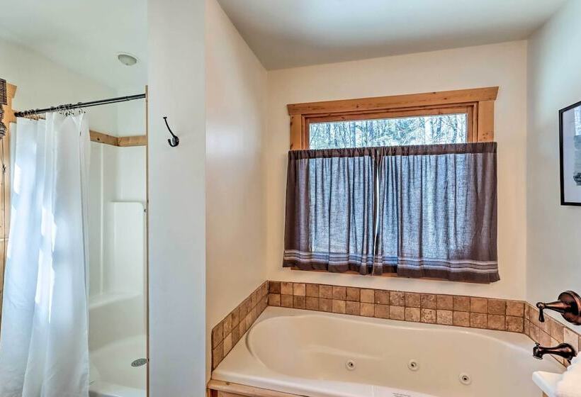 Spacious Ellijay Resort Home W/ Hot Tub!