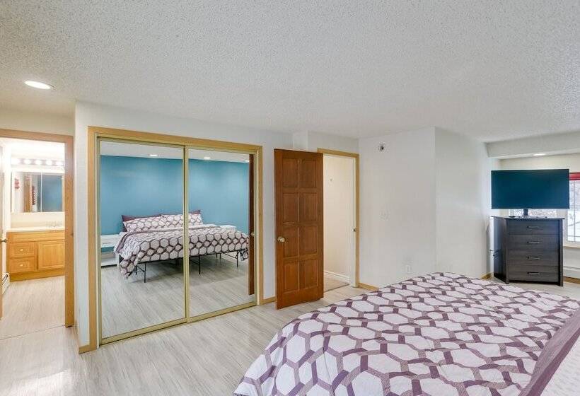 Spacious Fairbanks Home W/ Fireplaces!