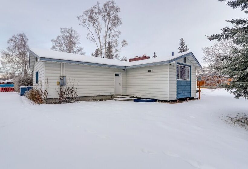 Spacious Fairbanks Home W/ Fireplaces!