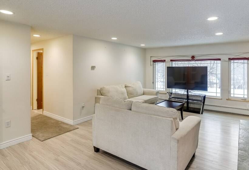 Spacious Fairbanks Home W/ Fireplaces!