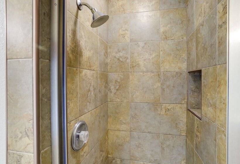 Spacious Fairbanks Home W/ Fireplaces!