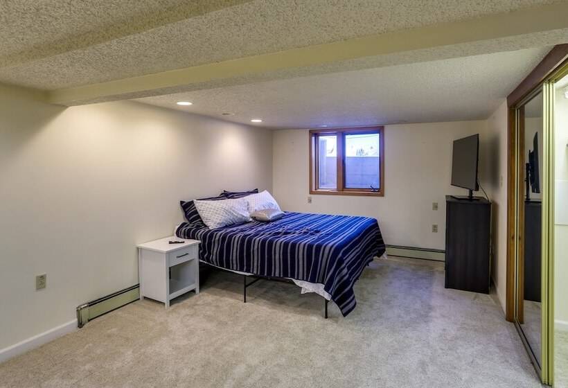 Spacious Fairbanks Home W/ Fireplaces!