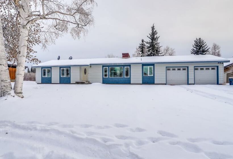 Spacious Fairbanks Home W/ Fireplaces!