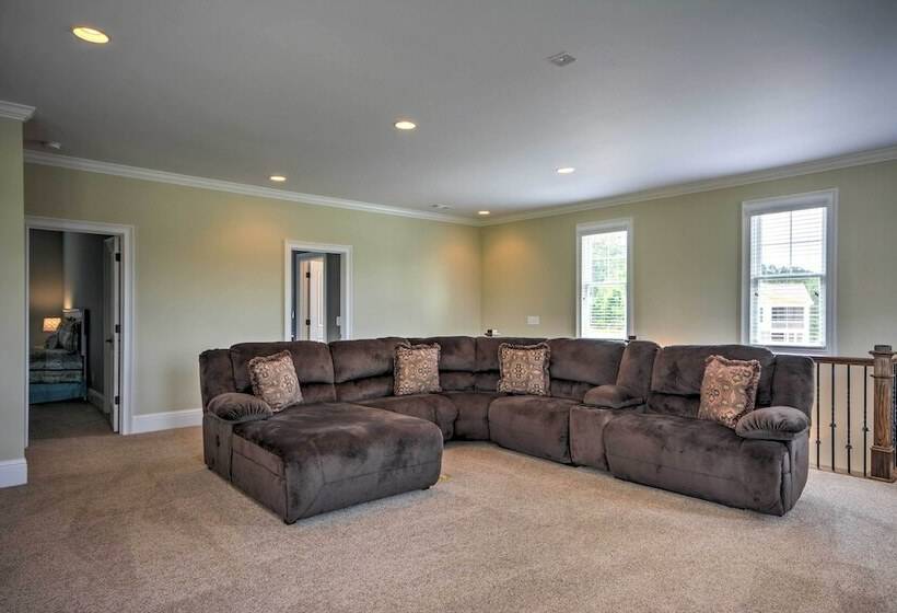 Spacious Family Friendly Retreat W/ Winter Rates!