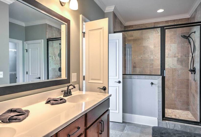 Spacious Family Friendly Retreat W/ Winter Rates!