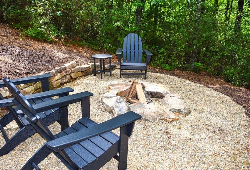 Spacious Georgia Escape W/ Fireplace, Deck & Grill