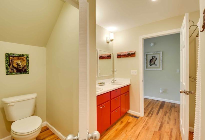 Spacious Georgia Escape W/ Fireplace, Deck & Grill