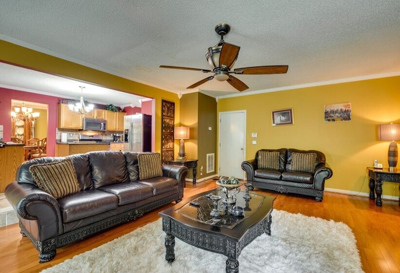 Spacious Fairburn Home: 1 Mi To Cedar Grove Lake!