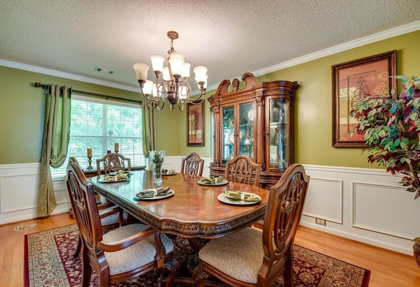 Spacious Fairburn Home: 1 Mi To Cedar Grove Lake!