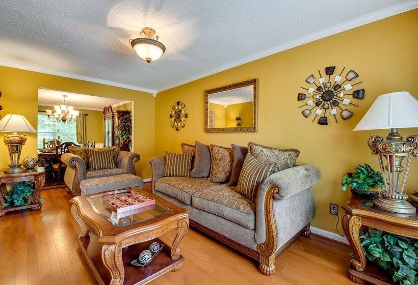 Spacious Fairburn Home: 1 Mi To Cedar Grove Lake!