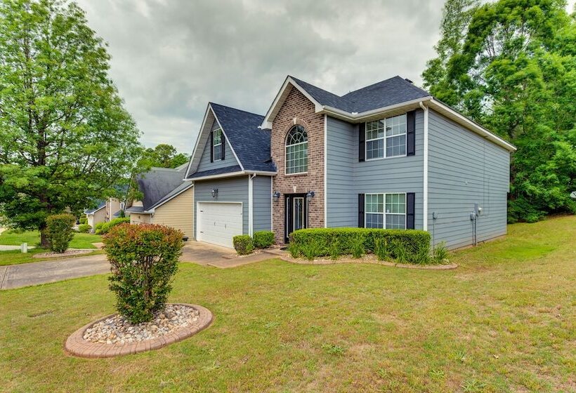 Spacious Fairburn Home: 1 Mi To Cedar Grove Lake!