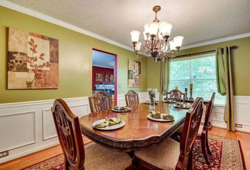 Spacious Fairburn Home: 1 Mi To Cedar Grove Lake!