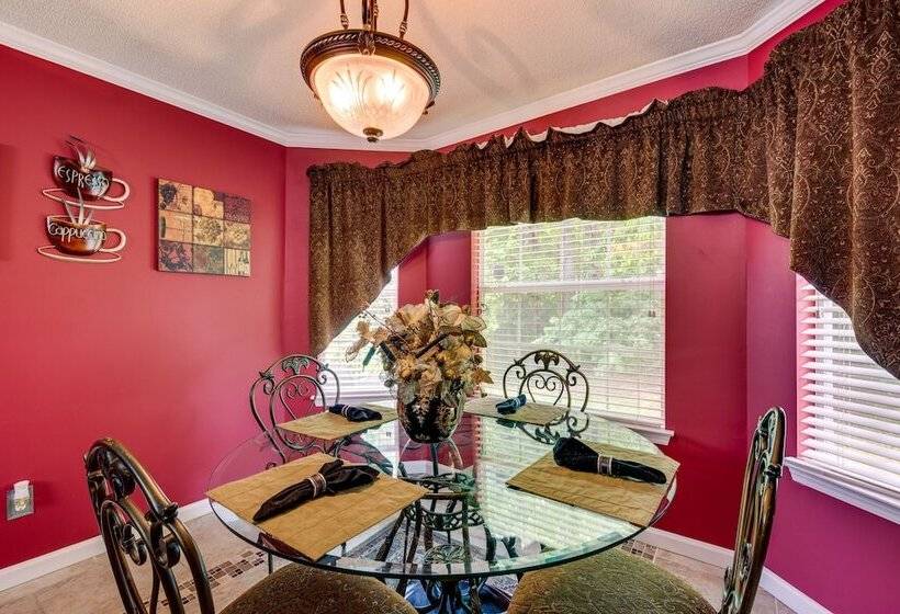 Spacious Fairburn Home: 1 Mi To Cedar Grove Lake!