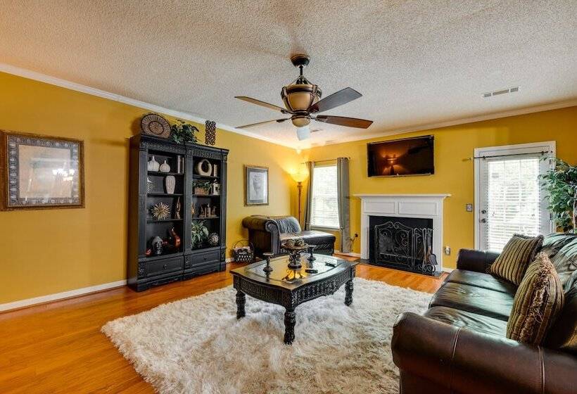 Spacious Fairburn Home: 1 Mi To Cedar Grove Lake!