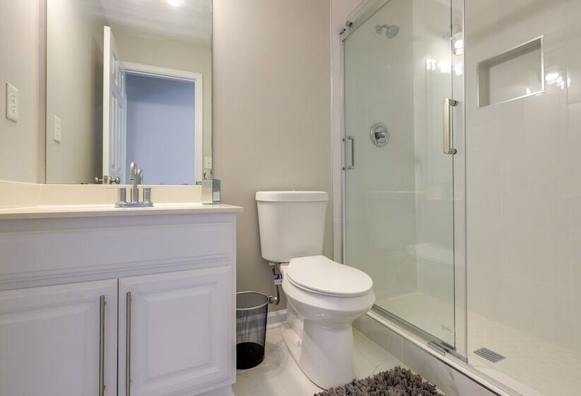 Spacious Georgia Home W/ Deck, Grills & Fireplace!