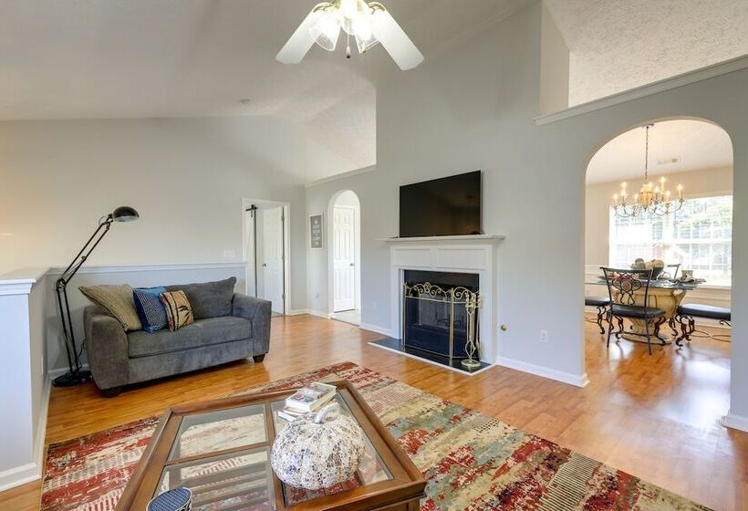Spacious Georgia Home W/ Deck, Grills & Fireplace!