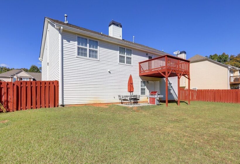 Spacious Georgia Home W/ Deck, Grills & Fireplace!