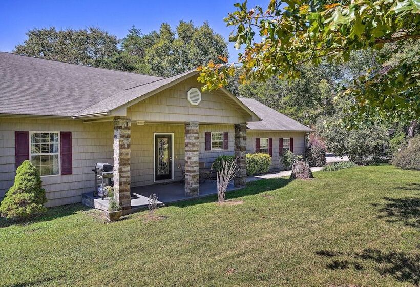 Fish, Kayak & More: Lakefront Georgia Home