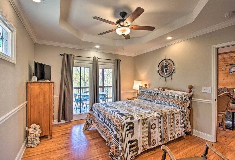 Spacious Hiawassee Cabin W/ Porch & Mtn View!