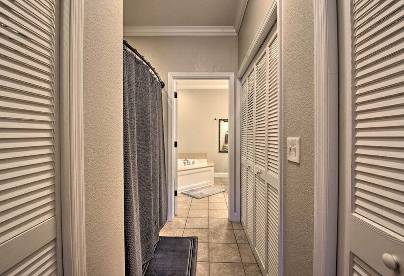 Spacious Hiawassee Cabin W/ Porch & Mtn View!