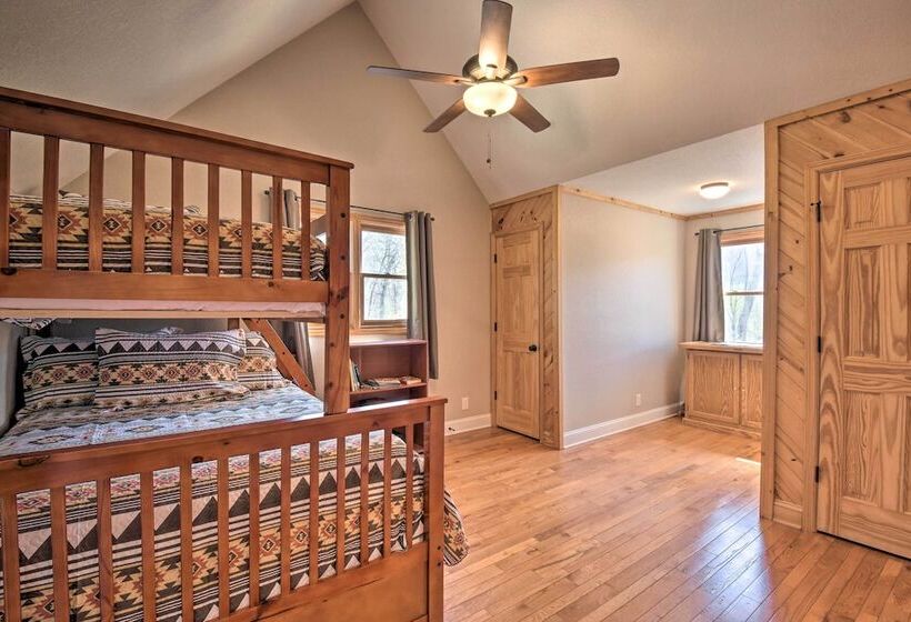 Spacious Hiawassee Cabin W/ Porch & Mtn View!