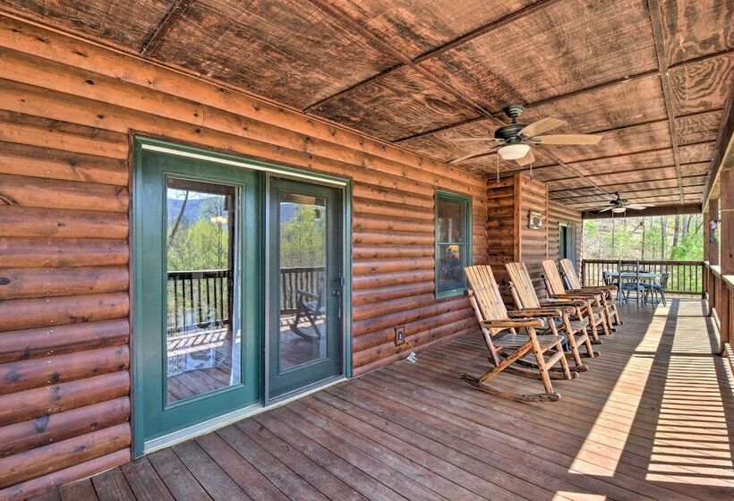 Spacious Hiawassee Cabin W/ Porch & Mtn View!