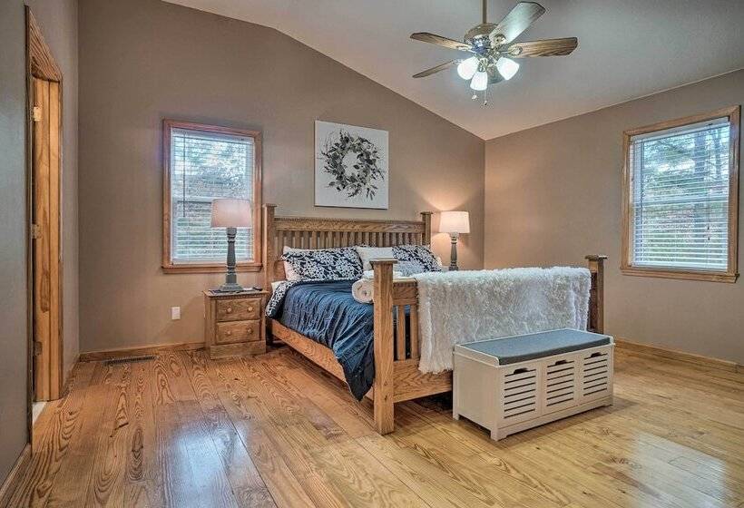 Spacious Home In Helen W/ Porch & Balcony!