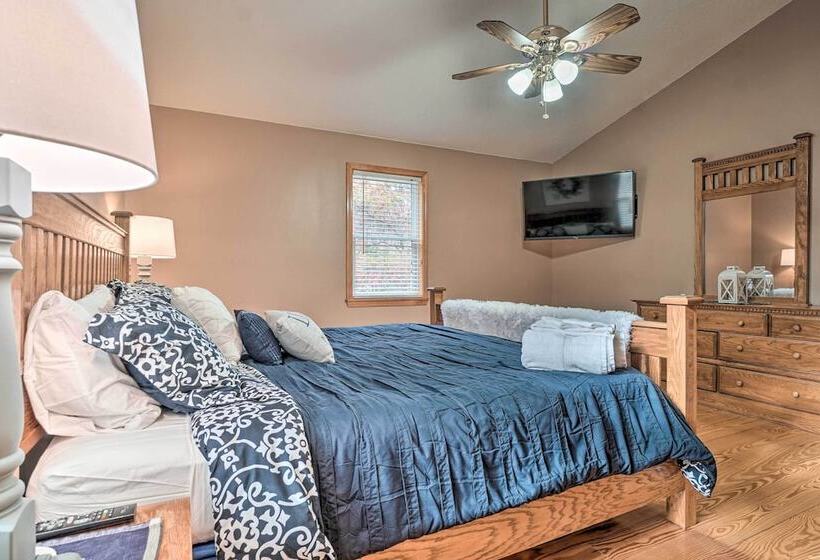 Spacious Home In Helen W/ Porch & Balcony!