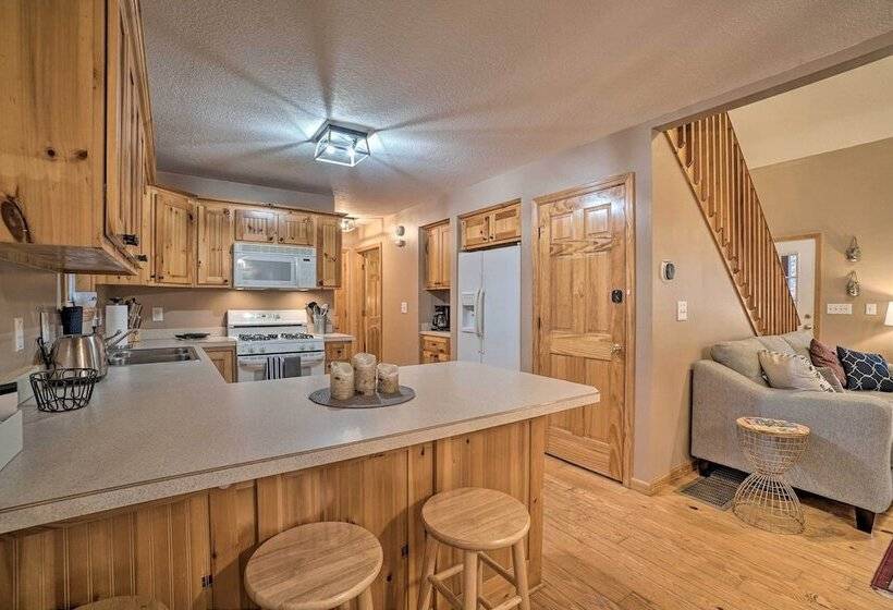 Spacious Home In Helen W/ Porch & Balcony!