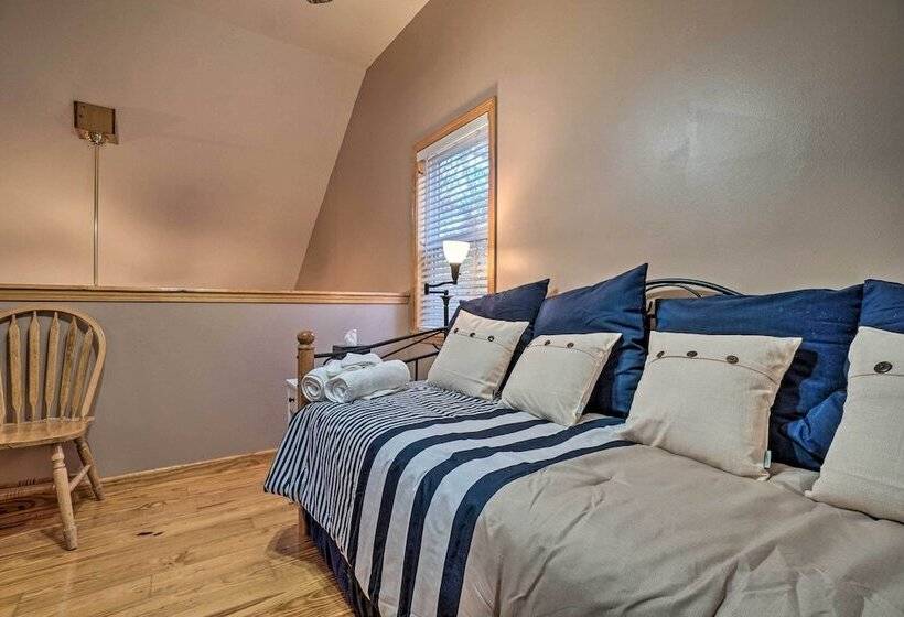 Spacious Home In Helen W/ Porch & Balcony!