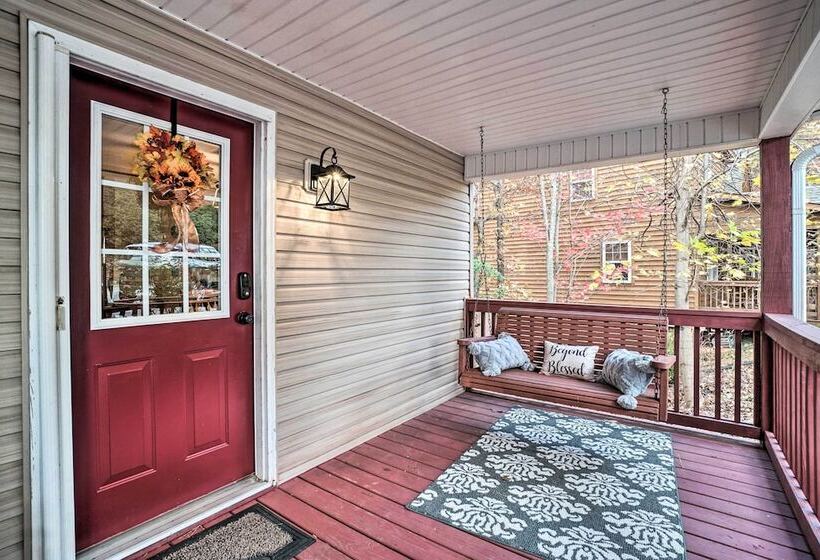 Spacious Home In Helen W/ Porch & Balcony!