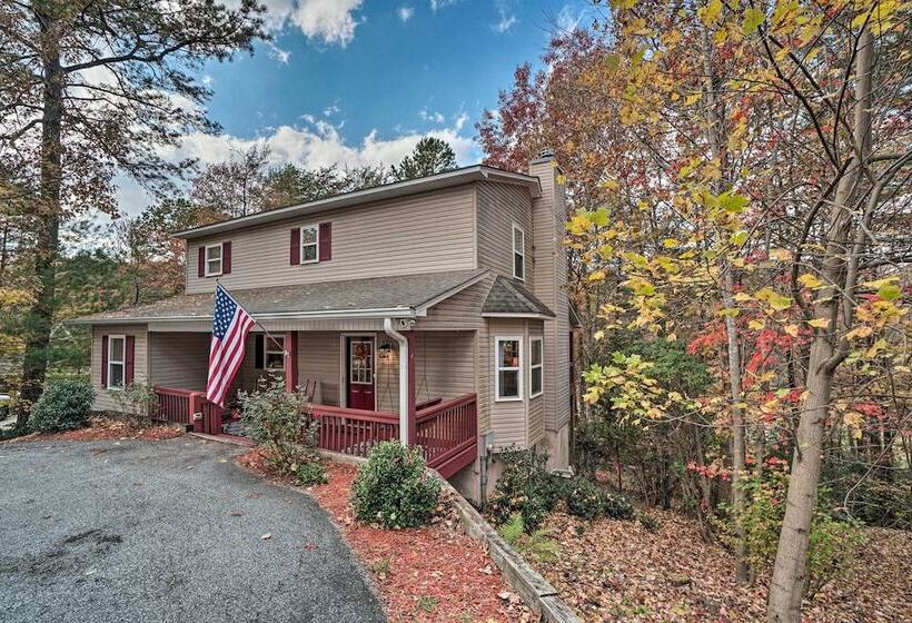 Spacious Home In Helen W/ Porch & Balcony!