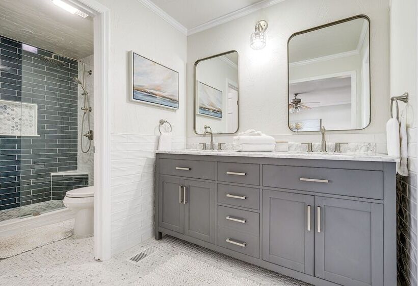 Lake Sinclair Retreat W/ Big Water Views & Dock!