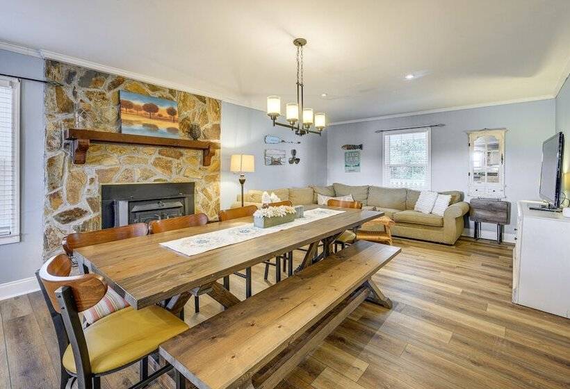 Lake Sinclair Retreat W/ Big Water Views & Dock!