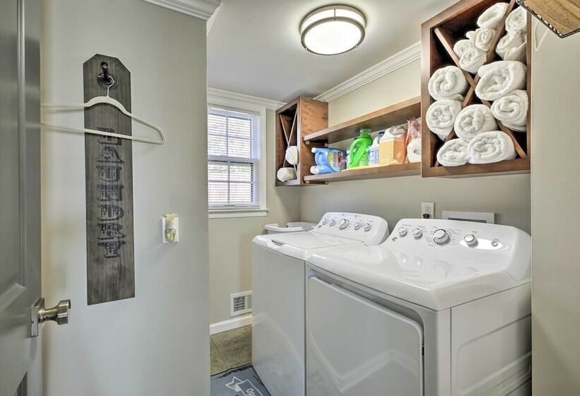 Spacious Marietta House With Covered Patio!