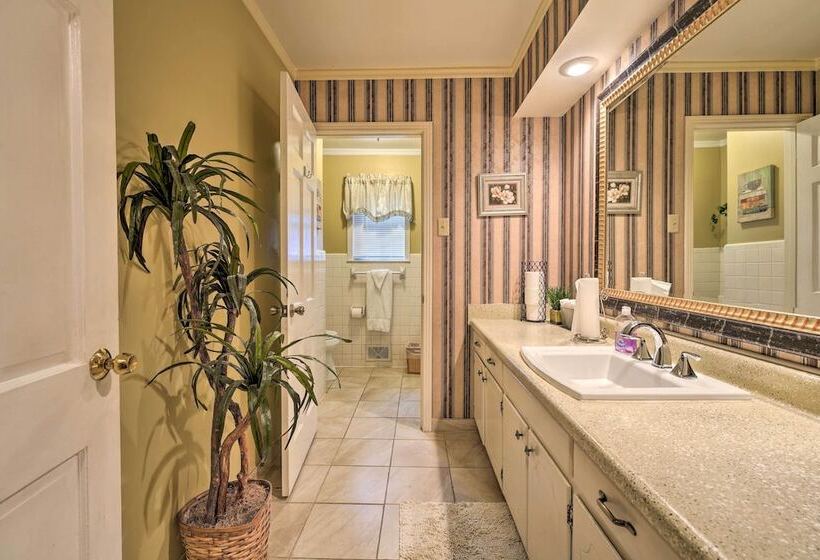 Spacious Memphis Home Walk To Graceland